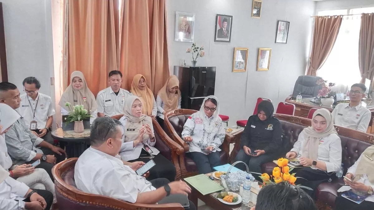 Anggota DPD-RI dapil Bengkulu, Destita Khairilisani berkunjung ke Kantor Dinas Kominfotik Bengkulu untuk menyerap aspirasi dari instansi tersebut.(Foto/Ist)