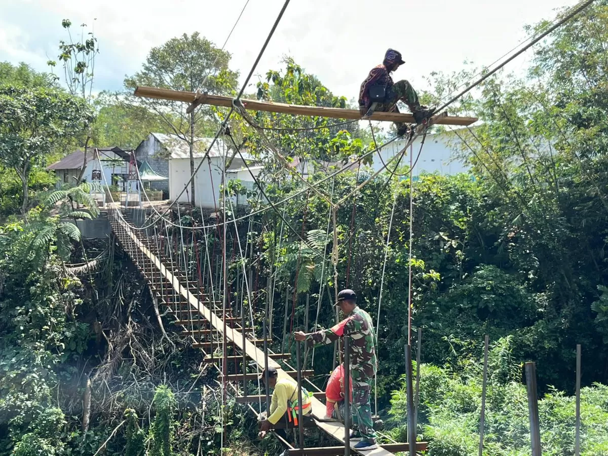 Pembangunan jembatan gantung Garuda di Kelurahan Dwi Tunggal, Curup, Rejang Lebong realisasi fisiknya sampai saat ini sudah mencapai 91 persen,.(Foto/Ist)