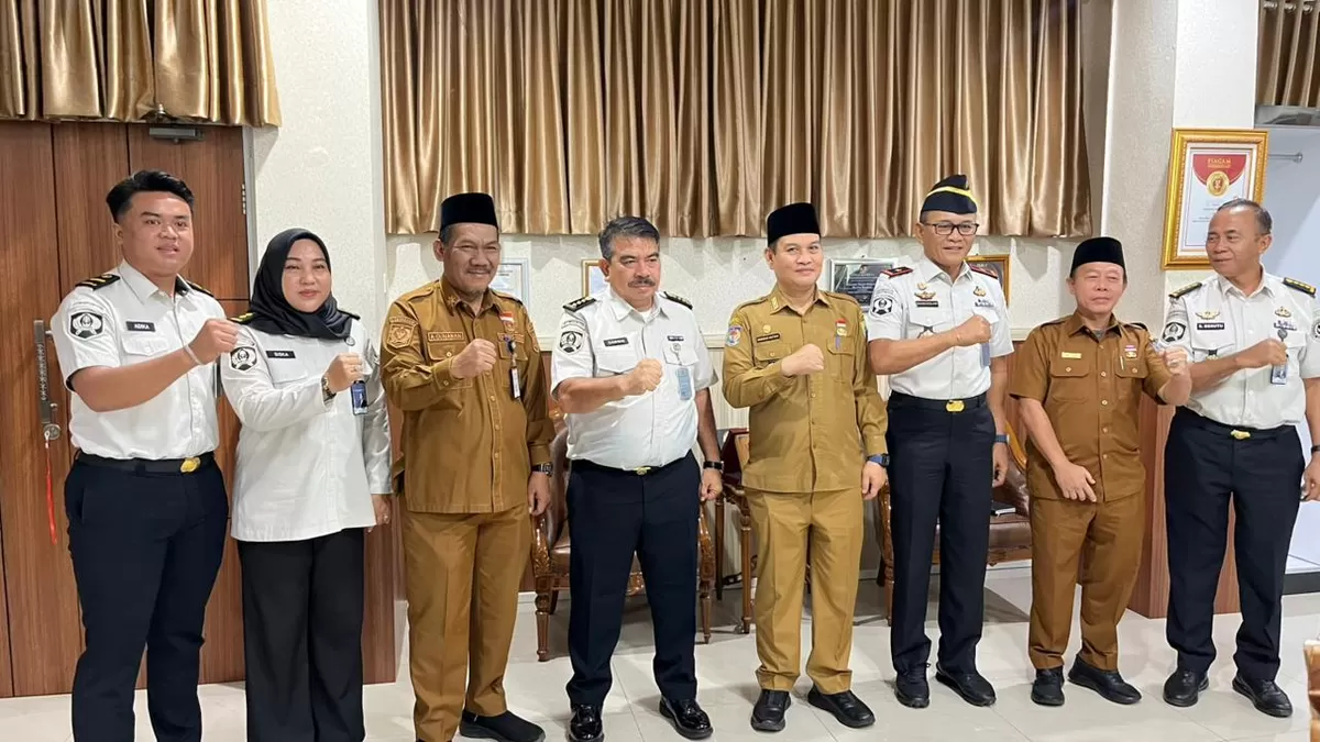 Kepala Kanwil Ditjenpas Bengkulu, Tonny Nainggolan dan rombongan foto bersama usai  temui Sekda Bengkulu, Herwan Antoni  guna meningkatkan kaloborasi bangun daerah.(Foto/Ist)