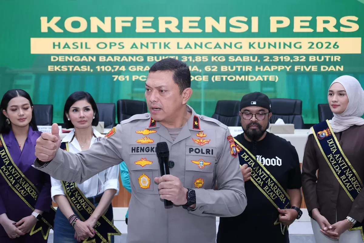 Kapolda Riau, Brigjen Pol Hengky Haryadi menggelar konferensi pers terkait hasil Operasi Antik LK 2026 di Mapolda setempat.(Foto/Ist)