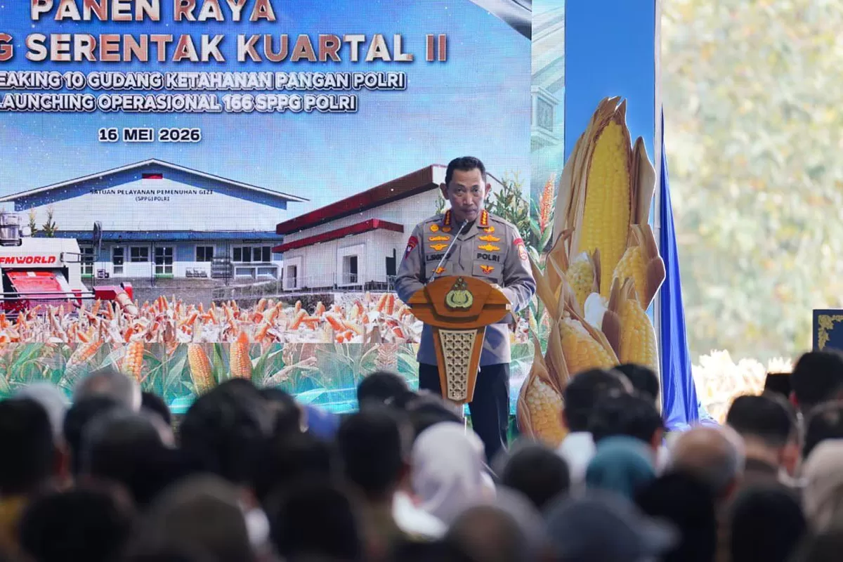 Kapolri Listyo Sigit Prabowo membeberkan sejumlah inovasi kepada Presiden RI untuk meningkatkan produksi pertanian di tanah air pada acara panen jagung, di Tuban, Jatim.(Foto/Ist)