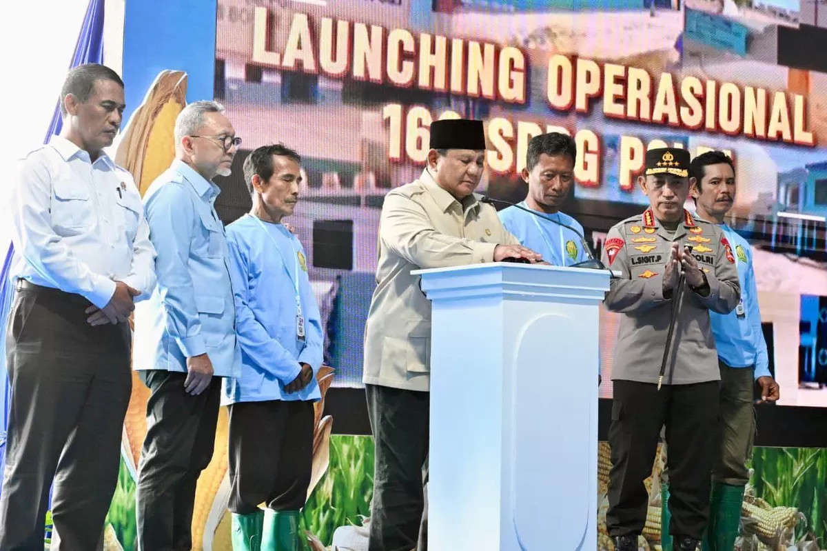 Presiden Prabowo didampingi Kapolri Listyo Sigit Prabowo dan sejumlah menteri melaunching SPPG milk Polri di Tuban, Jawa Timur.(Foto/Ist)