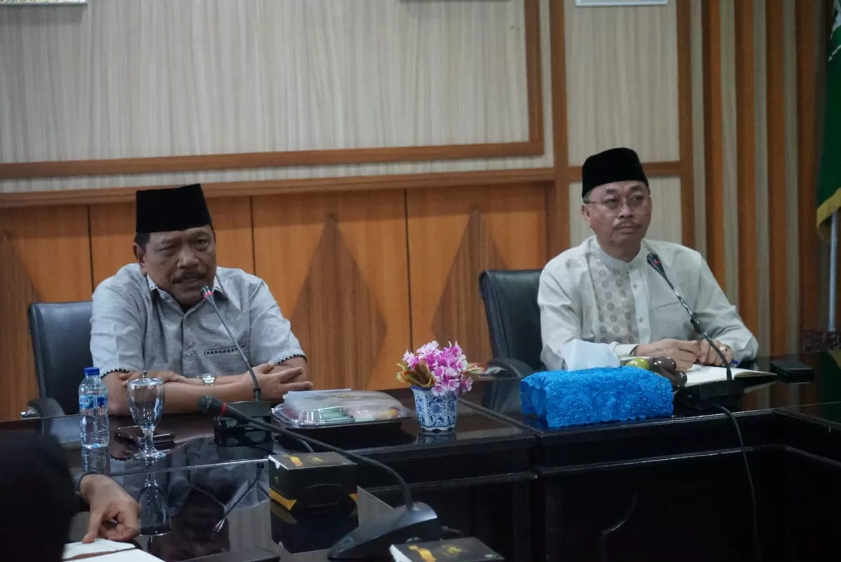 Wakil Gubernur Bengkulu, Mian pimpin rapat dengan Dinas TPHP setempat sikapi harga TBS sawit di daerah anjlok sehingga petani mengeluh.(Foto/Ist)