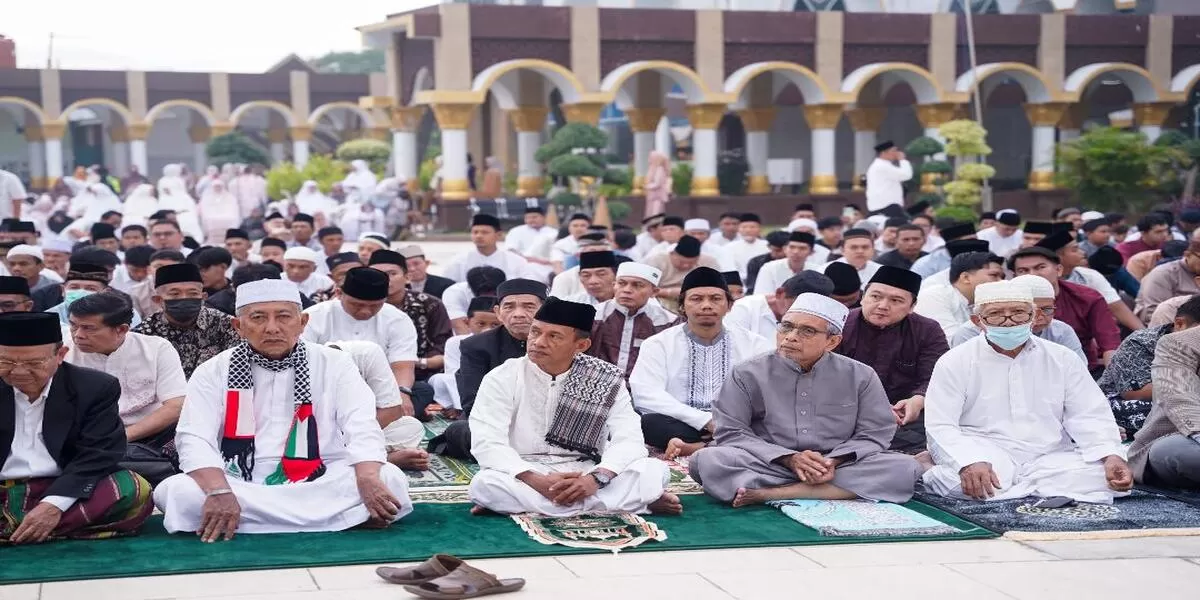 Pelaksanaan salat IdulAdha 1447 Hijriah di Masjid Raya Baitul Izzah, Kota Bengkulu berlangsung hidmat.(Foto/MC Bengkulu)