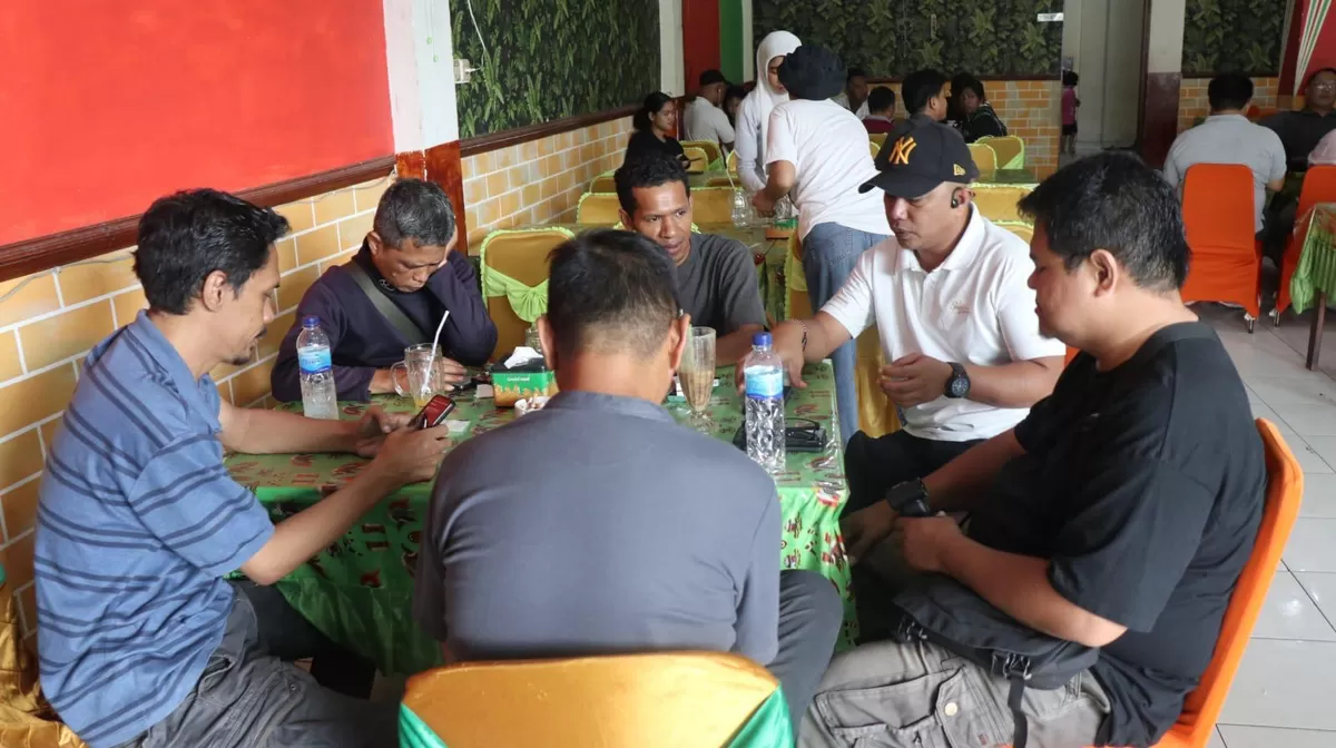 Humas Operasi Damai Cartenz-2026 menggelar silaturahmi dan makan bersama sejumlah wartawan Papua di Kota Jayapura, Papua, guna memperkuat komunikasi dan sinergitas dengan media massa.(Foto/Ist)  