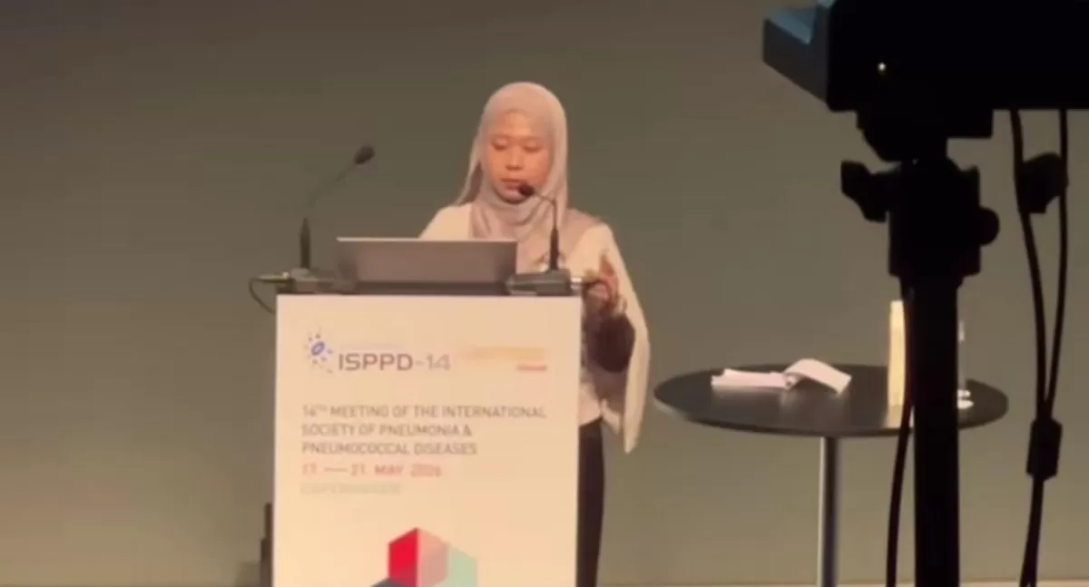 Prihantini saat memaparkan materi dalam konferensi ISPPD 2026 di Kopenhagen, Denmark. (Instagram/w.o.d.d)