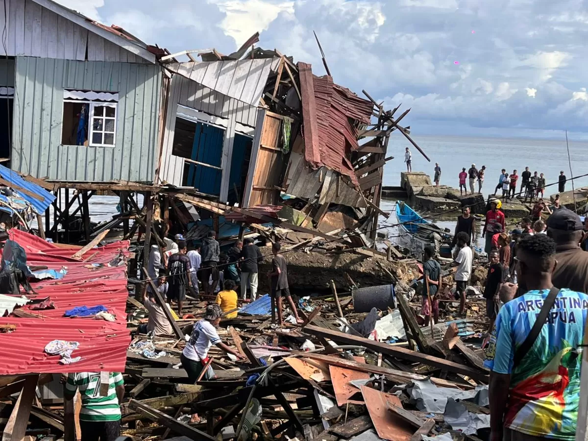 Ledakan yang diduga berasal dari bom sisa Perang Dunia II di Kompleks Perikanan, Jalan Walter Mongonsidi, Kelurahan Fandoi, Distrik Biak Kota, Kabupaten Biak Numfor, Minggu (31/05/2026) sekitar pukul  (Humas Polda Papua)