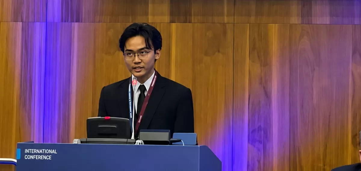 Marchelino tampil percaya diri mempresentasikan hasil risetnya dok. humas UGM