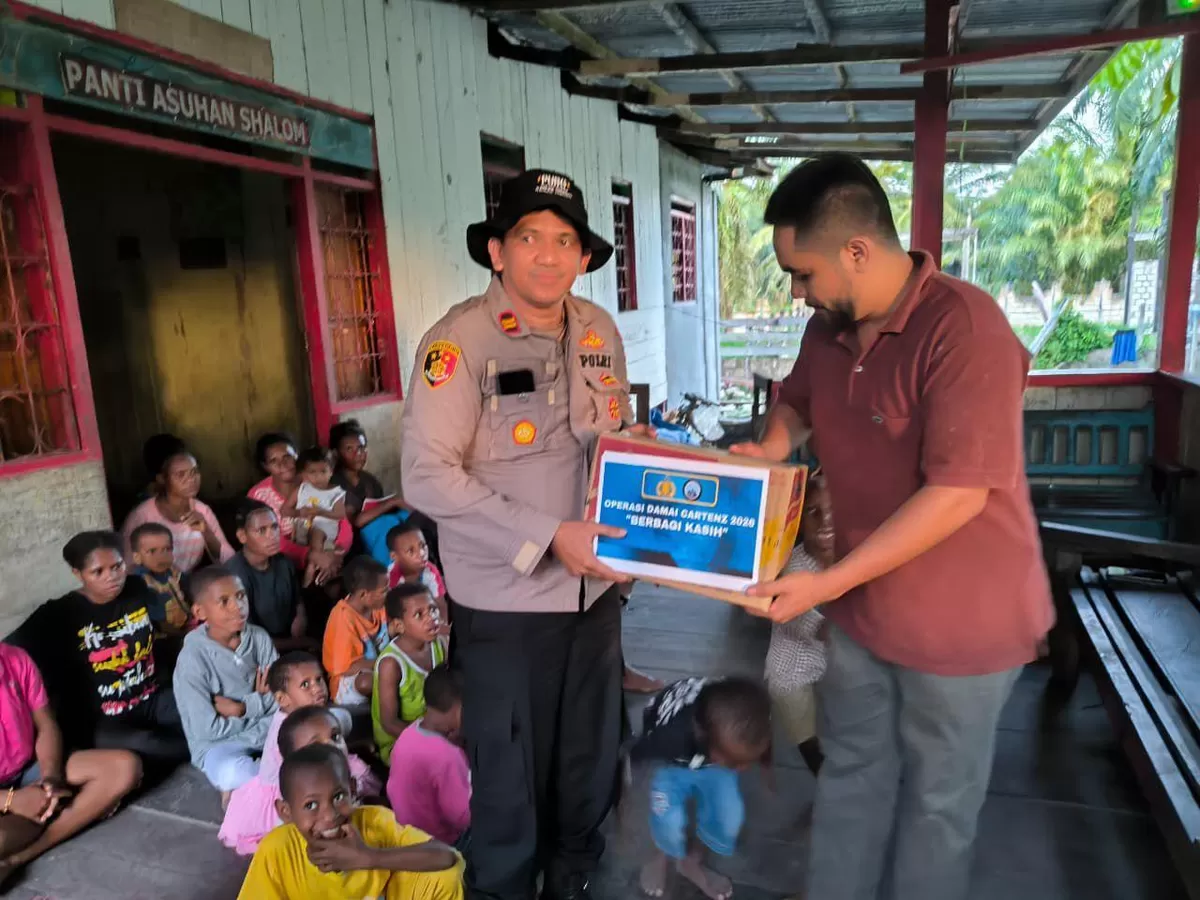 Satgas Operasi Damai Cartenz 2026 menyasar Panti Asuhan Muhammadiyah Arso X dan Panti Asuhan Shalom Arso VIII untuk menghibur anak-anak Papua.(Foto/Ist)