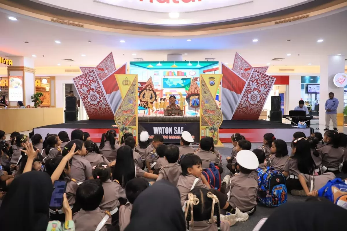 Polres Kota Kediri menggelar watang karto untuk mengedukasi anak-anak dalam rangka memperingati HKGB ke-74 tahun 2026.(Foto/Ist)  