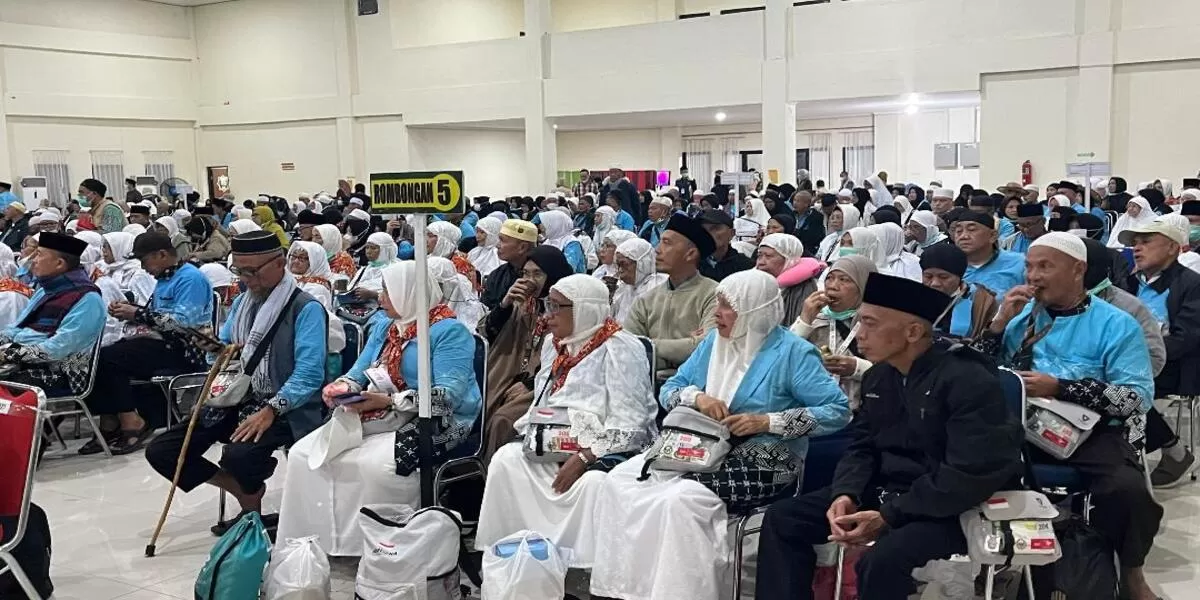 Sebanyak 390 jemaah haji kloter 3 Ambarkasi Padang, Sumbar tiba di Bengkulu, dan disambut Asisten III Pemprov Bengkulu, di Bandara Fatmawati setempat.(Foto/Ist)