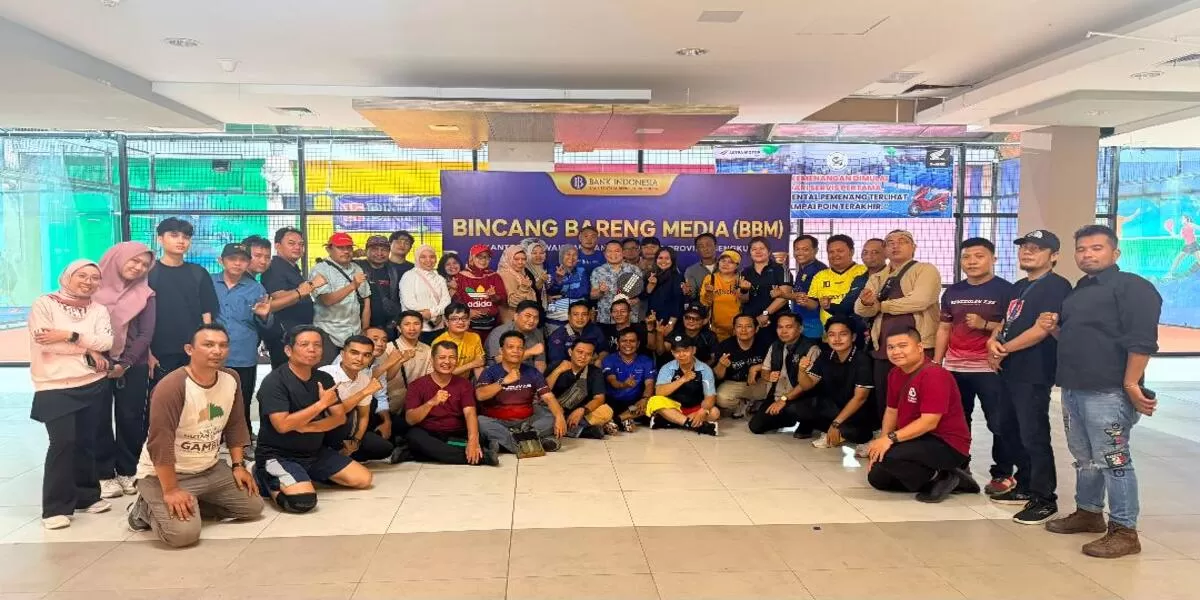 Kepala Perwakilan  (BI  Bengkulu, Wahyu Yuwana Hidayat foto bersama wartawan  usai   acara bincang bareng media (BBM) di salah satu mal di Kota Bengkulu.(Foto/Humas BI Bengkulu)