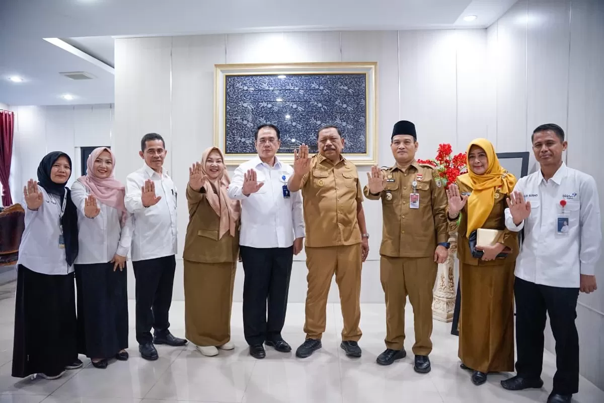 Sejumlah pejabat BKKBN Bengkulu beraudensi dengan Wagub Mian dan Sekda Herwan Antoni terkait percepatan penangganan stunting dan kemiskinan di Provinsi Bengkulu.(Foto/Ist)
