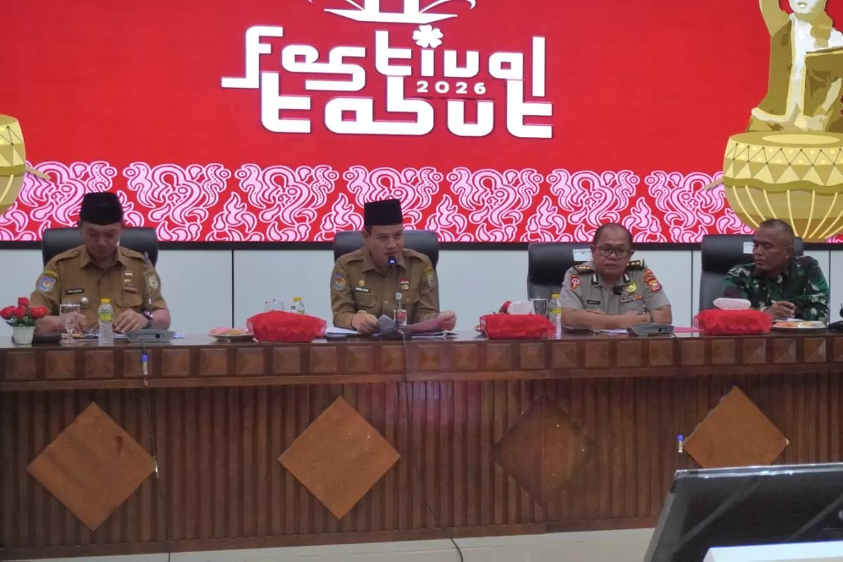 Sekda Bengkulu, Herwan Antoni pimpin rapat dengan instansi terkait persiapan pelaksanaan Festival Tabut 2026 di Bengkulu.(Foto/Ist)