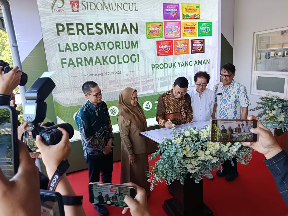 Kepala Badan BPOM Taruna Ikrar meresmikan Laboratorium Farmakologi Sido Muncul di Semarang untuk memperkuat riset jamu berbasis bukti ilmiah. (SP/Stefy Thenu)