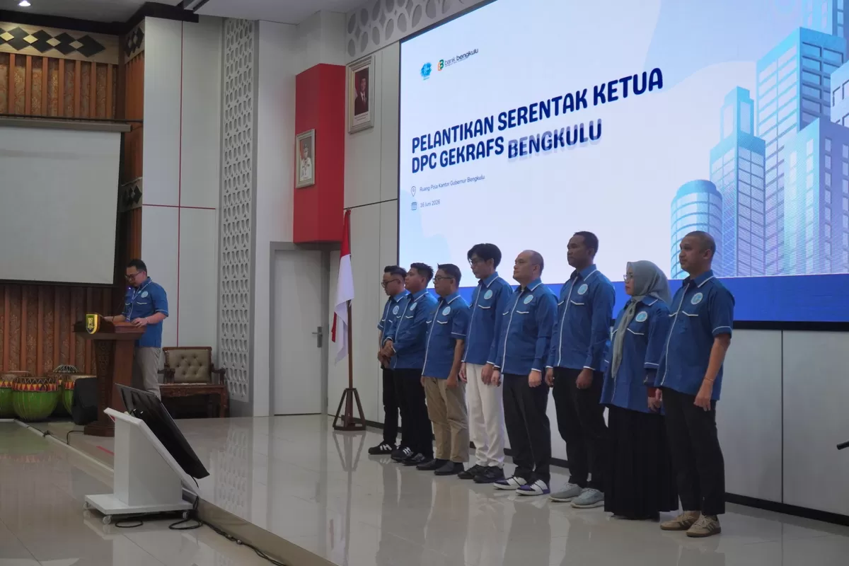 Pengurus Deqan Pimpinan Cabang Ekonomi Kreatif Kabupaten dan Kota se- Provinsi Bengkulu dilantik. (Foto/Ist)
