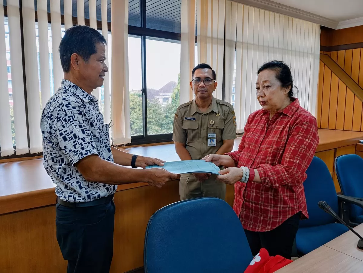 KeppNas menyerahkan policy brief ke DPRD Jateng, mendorong reformasi tata kelola guru demi pendidikan yang lebih berkualitas.
