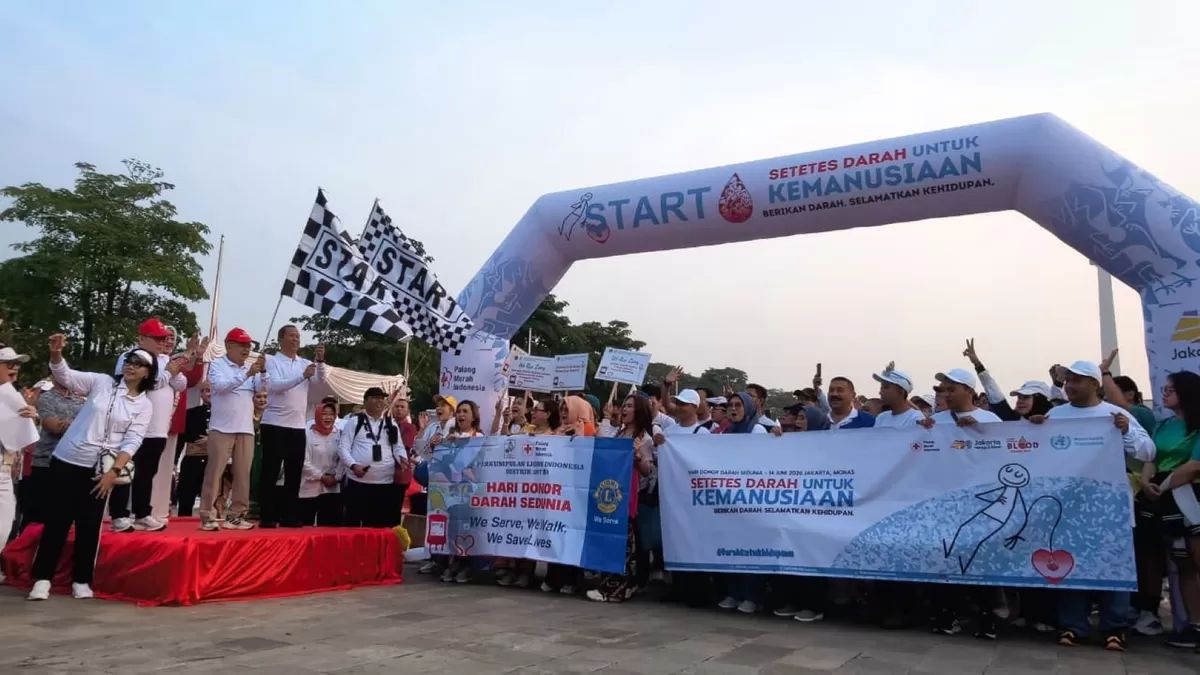 Ketua Umum PMI Jusuf Kalla saat menghadiri acara Peringatan Hari Donor Darah sedunia Tahun 2026 di silang monas,jakarta,Ahad (21/06/2026).