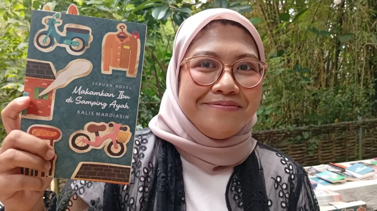 Kalis dan karya novel pertamanya
