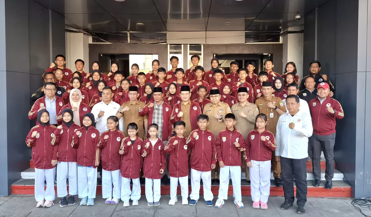Sejumlah Atlet Karate Bengkulu dilepas Sekda Herwan Antoni untuk mengikuti Kejurnas di Provinsi Lampung. (Foto/Ist)