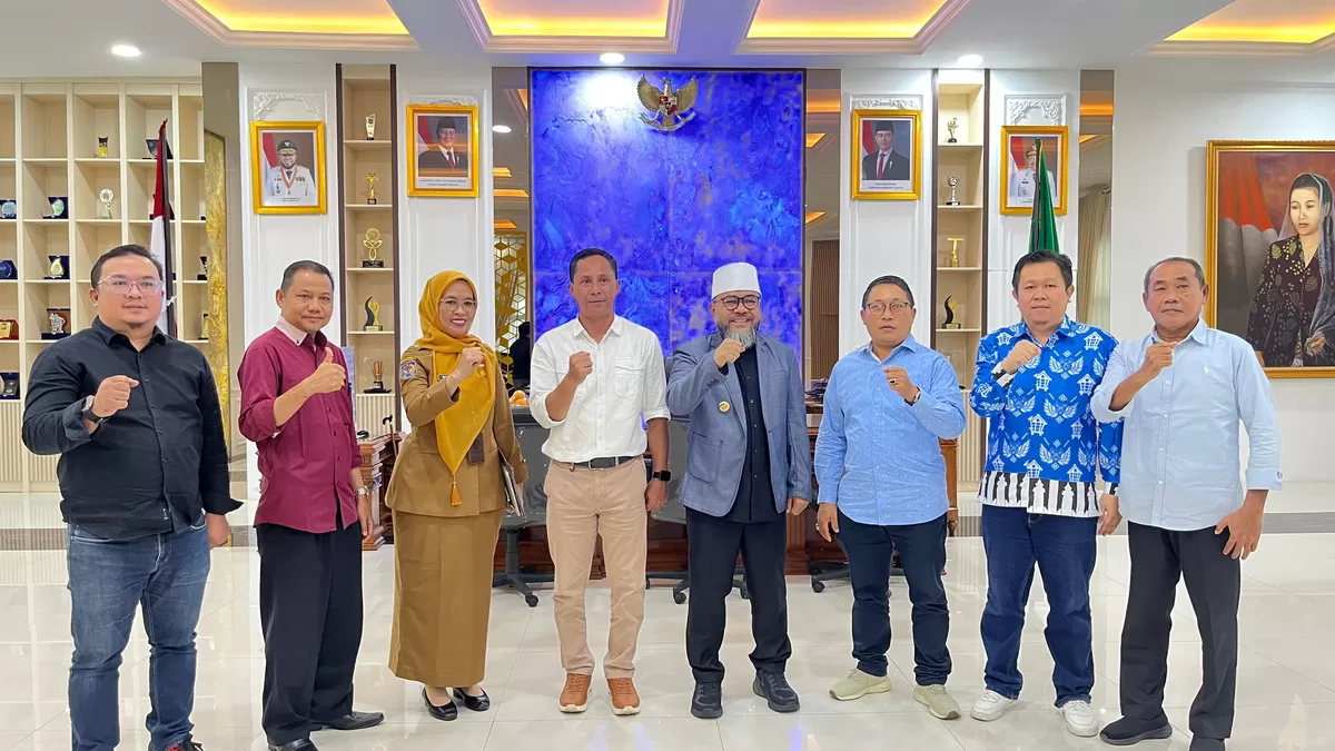 Pengurus PWI Provinsi Bengkulu beraudensi dengan Gubernur Helmi Hasan terkait petsiapan pelaksaan Konferprov PWi setenpat yang akan digelar pada Juli 2026 mendatang. (Foto/Ist)