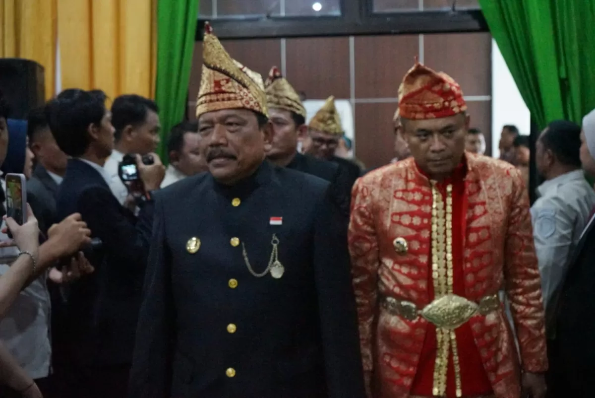 Wagub Bengkulu, Mian didampingi Bupati Bengkulu Tengah, Rachmat Riyanto menghadiri sidang paripurna DPRD setempat dalam tangka HUT Benteng ke-18 Tahun 2026.(Foto/Ist)   