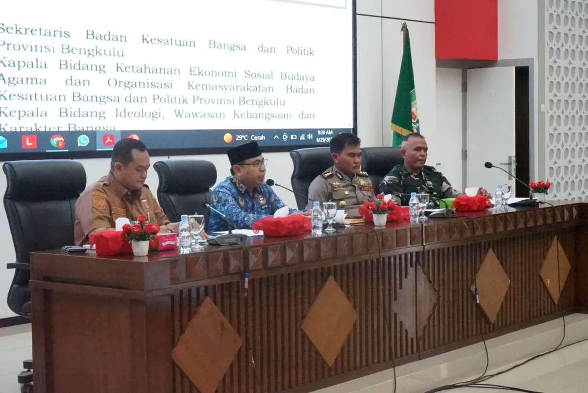 Asisten I Pemprov Bengkuli. Khairil Anwqr pimpin rapat matapkan  persiapan HUT Kemerdekaab RI ke-81 tahun 2026.(Foto/Ist)