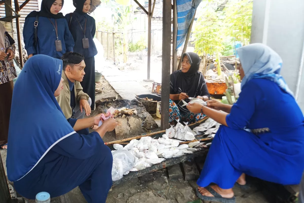 Program TJSL SIG sukses melahirkan 36 UMKM di Tuban, memperkuat ekonomi desa, membuka lapangan kerja, dan memperluas pasar lokal.