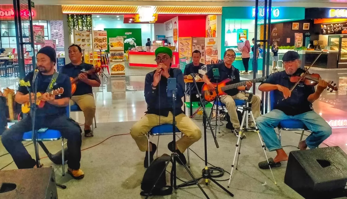 Bandara Ahmad Yani Semarang menyalurkan bantuan TJSL kepada IMJ untuk penguatan pembinaan anggota dan peningkatan kualitas karya musik.