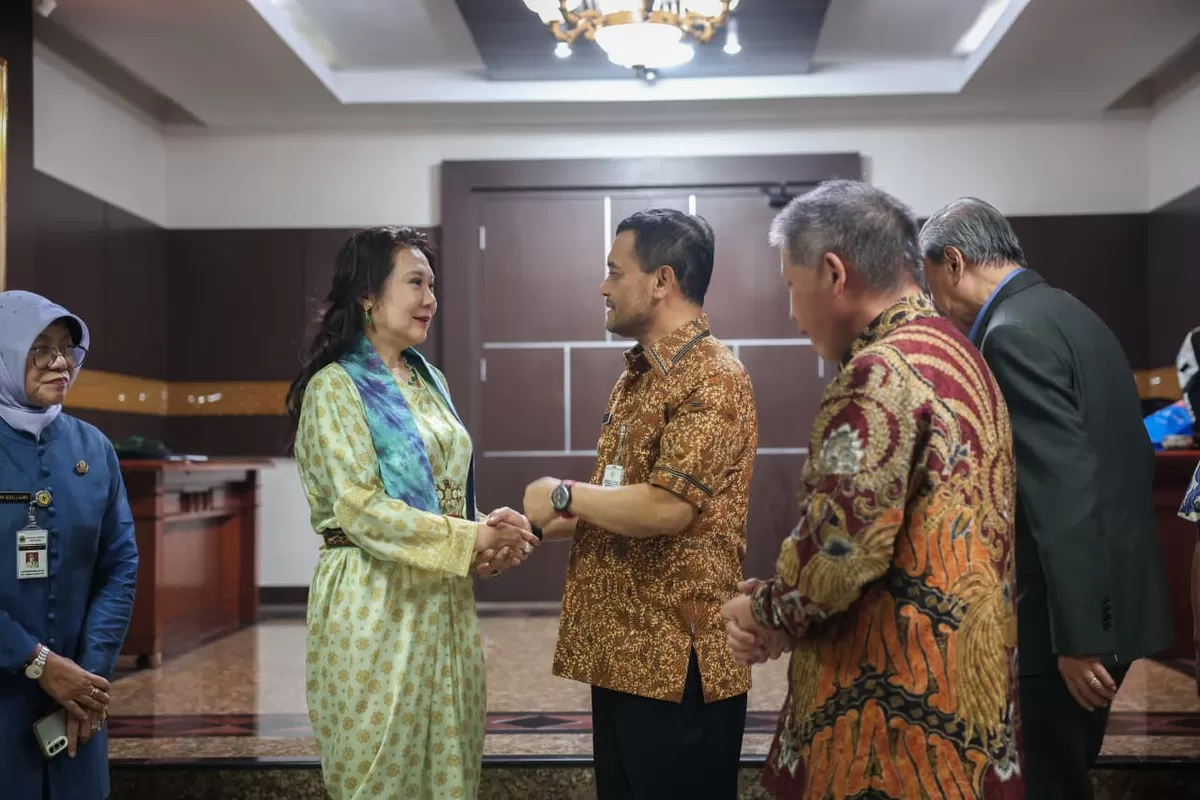 Gubernur Jateng Ahmad Luthfi saat menerima kunjungan Presiden International Zheng He Society Dr Zhang Lu