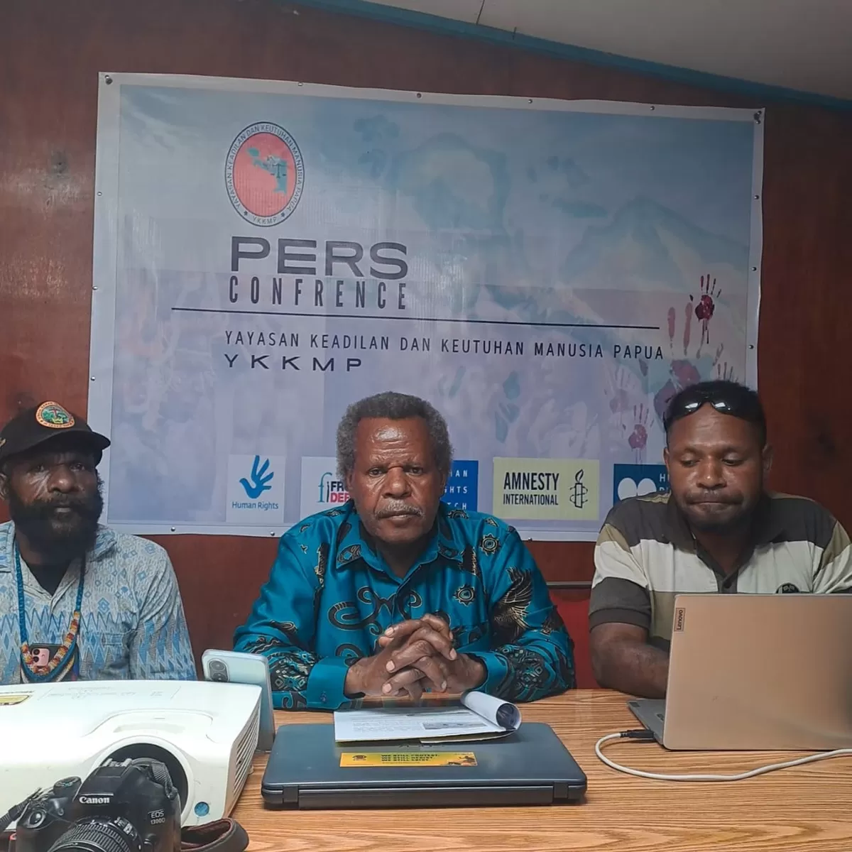 Yayasan Keadilan dan Keutuhan Manusia Papua (YKKMP) menyatakan keprihatinan mendalam atas insiden penembakan pilot warga negara Amerika Serikat, Nicholas F. Goselin, dan pembakaran pesawat AMA (Istimewa)