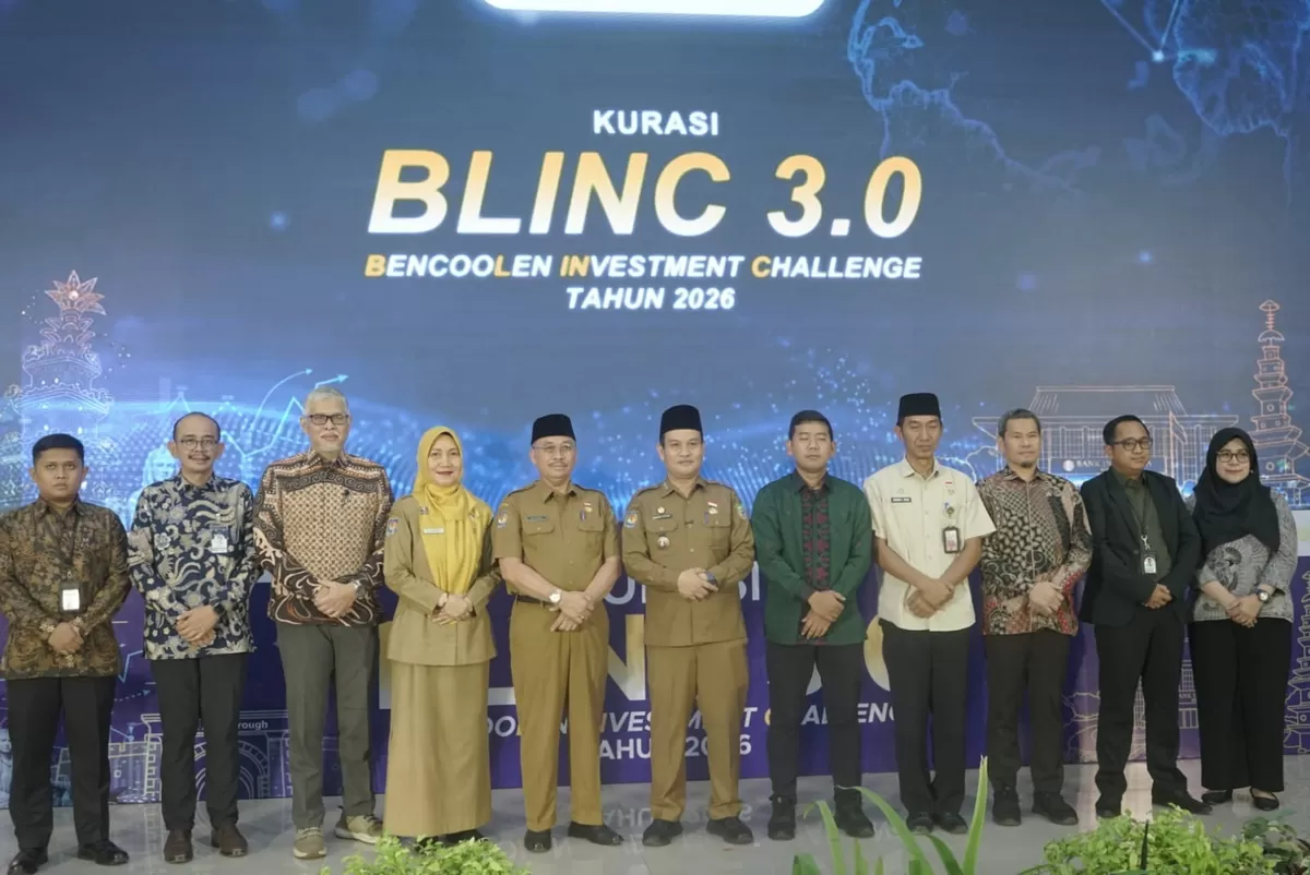 Sekda Bengkulu foto bersama usai buka acara BIINC 3.0 ajang investadi daetah. (Foto/Ist)