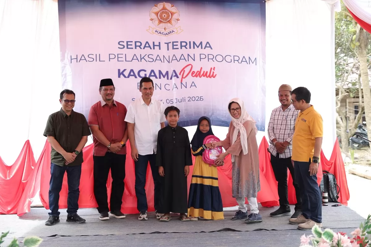 Serah terima program kagama aceh dok. humas UGM