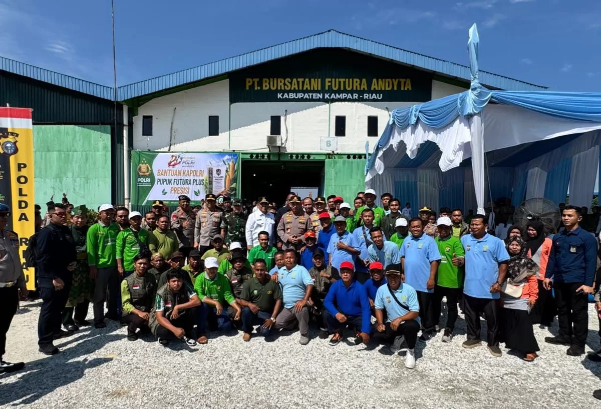 Kapolri meninjau lokasi pembuatan pupuk batu bara karya anak bangsa di Provibsi Riau. (Foto/Ist)
