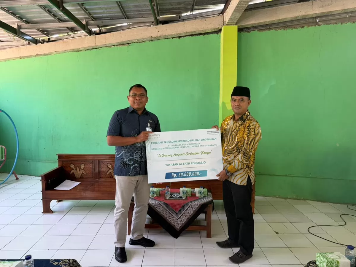 Bandara Ahmad Yani Semarang salurkan Rp30 juta untuk renovasi sekolah Yayasan Al Fath Podorejo lewat program TJSL Cerdaskan Bangsa.