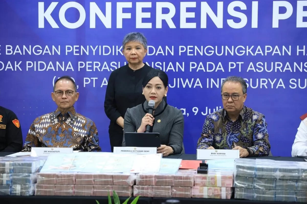 OJK gelwr keterangan pers terkait penyitaan aset  ansuransi jiwa miliaran rupiah.(Foto Humas OJk(