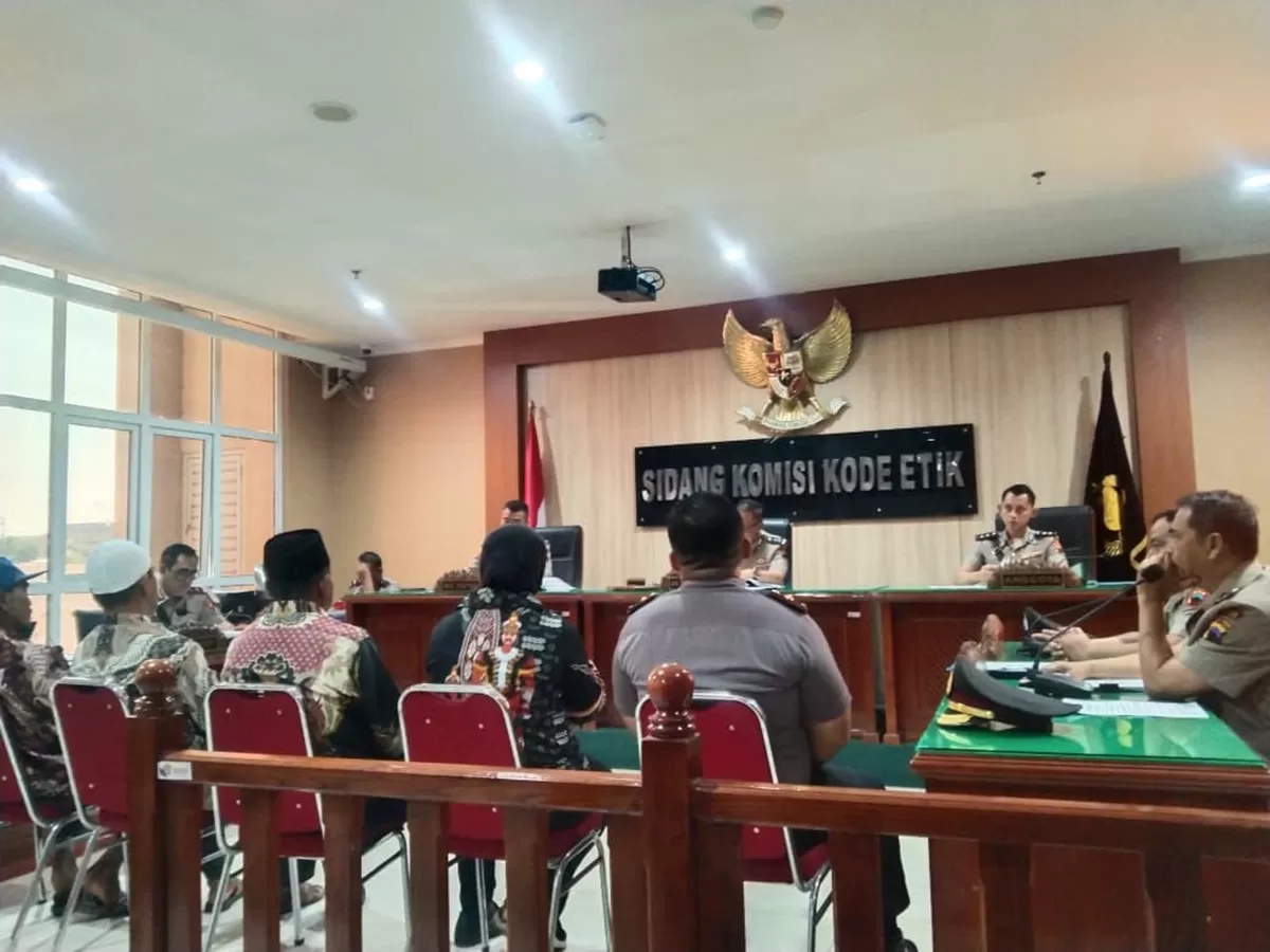 Para saksi dihadirkan dalam sidang kode etik dengan terperiksa Aiptu Nuridin di Mapolda Jateng.  (SP/Gregorius Steven)