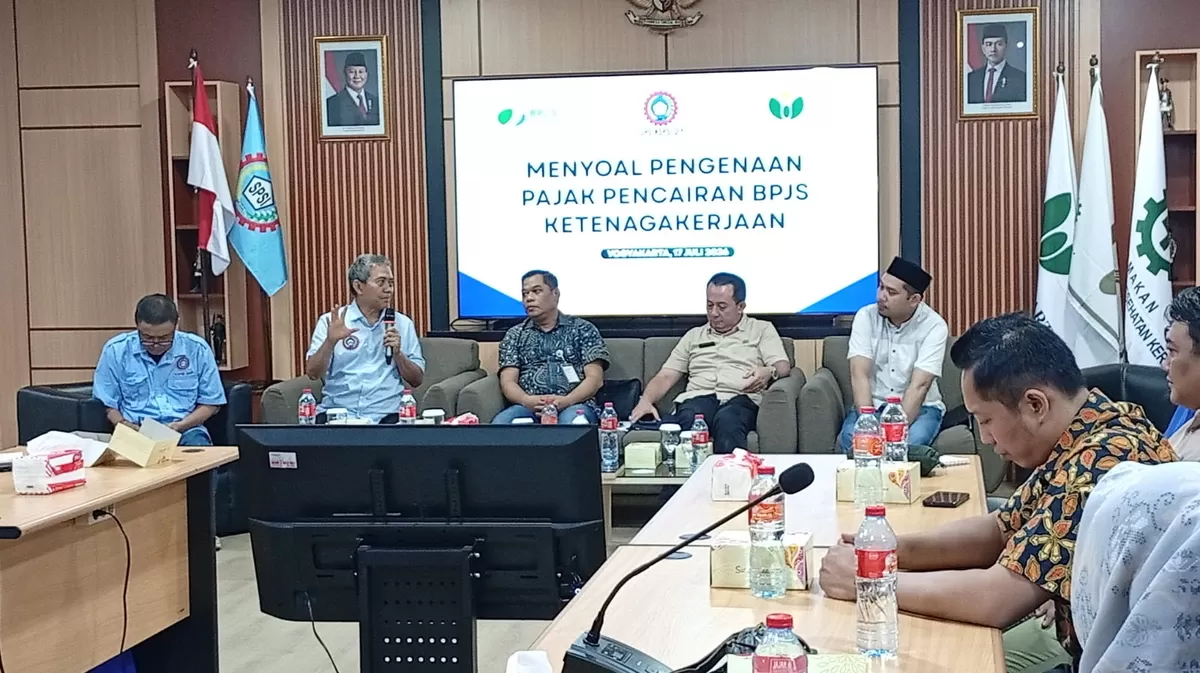Sekjen DPP Konfederasi Serikat Pekerja Indonesia (KSPI), Arif Minardi menyampaikan paparannya Sp. News/ Philip Anton