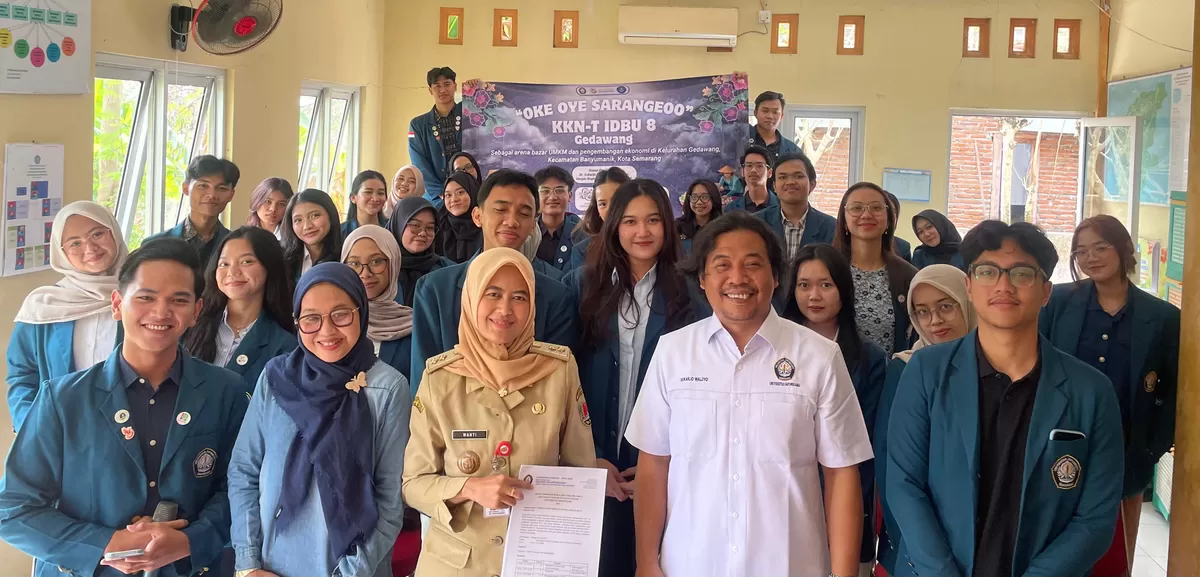 Diskusi Progam Mahasiswa KKN UNDIP dan Pihak Kelurahan Gedawang  (Dokumen KKN-T IDBU-08 UNDIP)