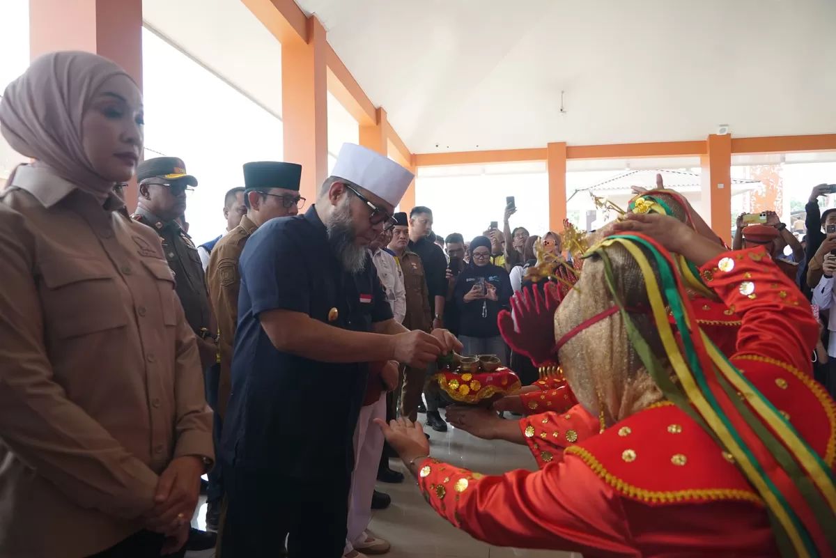 Gubernur Bengkulu Helmi Haaan mengunjungi Sekolah Rakyat di  Kota Bengkulu. (Foto/Ist)