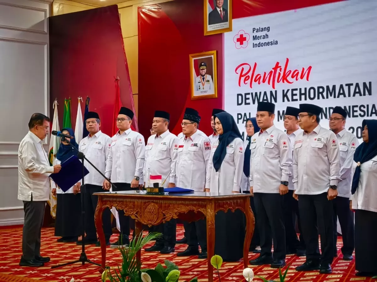 JK melantik Herwan Anthoni sebagai Ketua PMI Provinsi Bengkulu dan pengurus  periode 2026-2031 di Balai Raya Semarak, Rumah Jabatan Gubernur Bengkulu, Selasa (21/7/2026). (Ist)