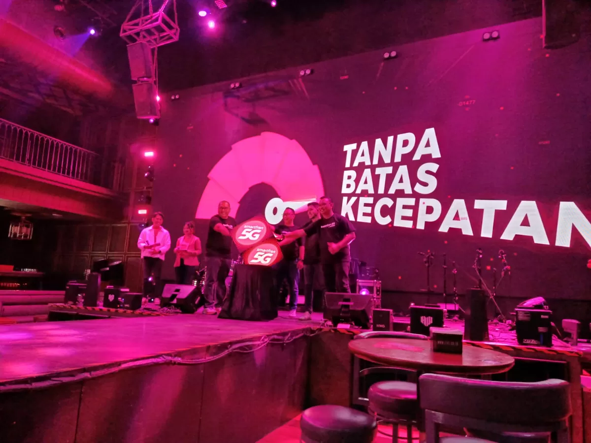 SMARTFREN menghadirkan Unlimited 5G di Semarang dengan internet tanpa batas kuota dan kecepatan, didukung lebih dari 400 BTS 5G. (SP/Stefy Thenu)