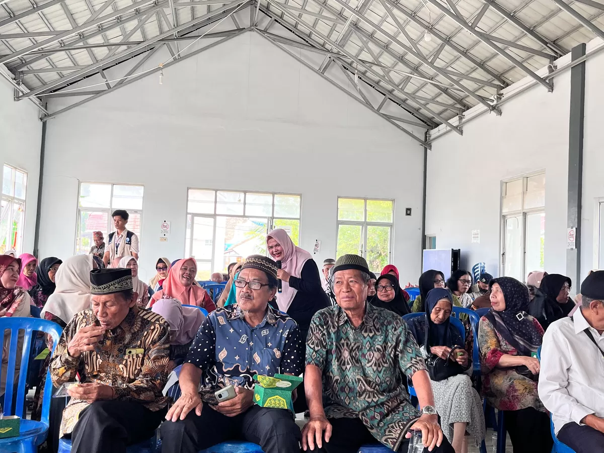 Puluhan lansia  lingkar barat l,Kota Bengkulu mengikuti sekolah lansia Merah  Putih ((Foti/IST