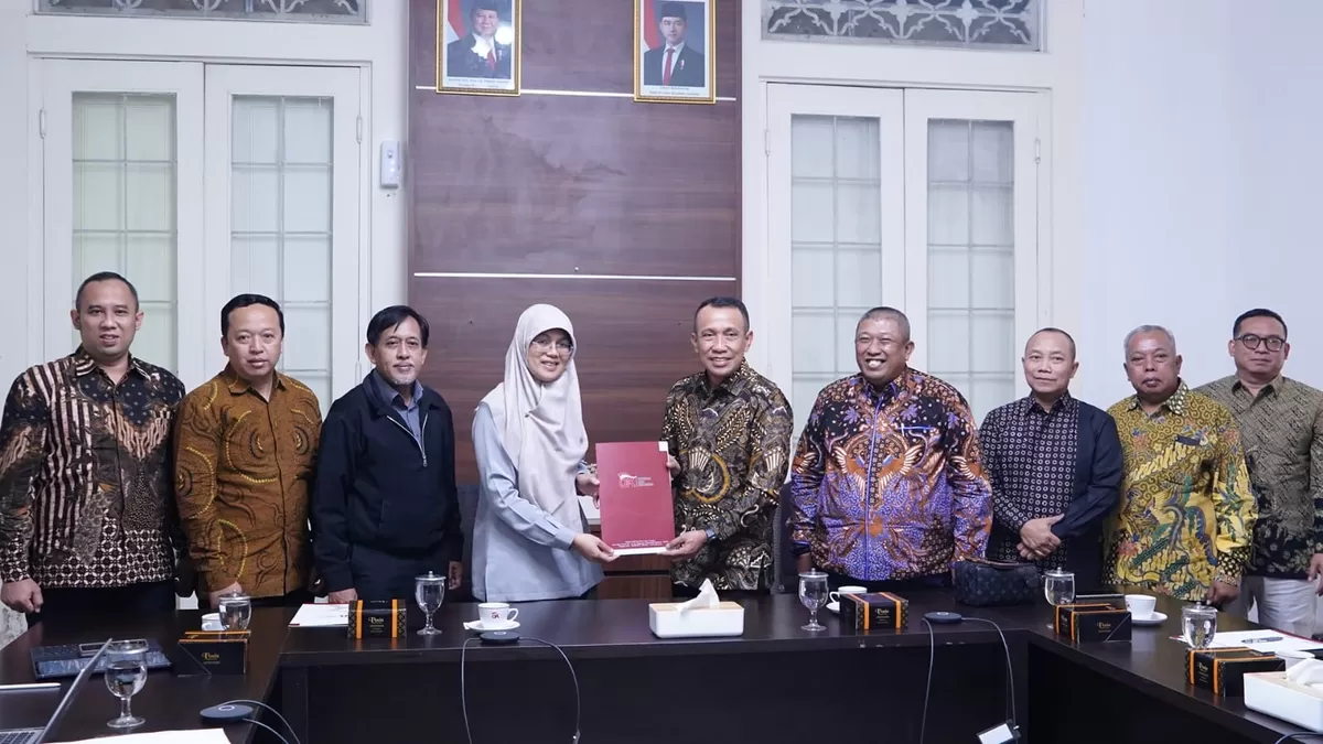 OJK menyetujui penggabungan enam BPR di Jawa Tengah untuk memperkuat permodalan, memperluas pembiayaan UMKM, dan meningkatkan daya saing.
