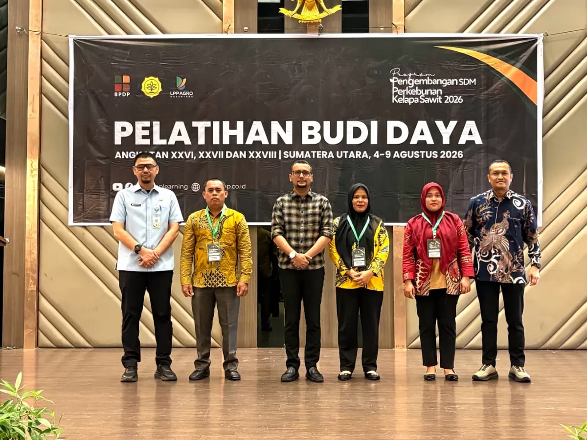 Bupati Labuhanbatu Selatan Fery Sahputra Simatupang bersama narasumber dan penyelenggara Dok. Ist 