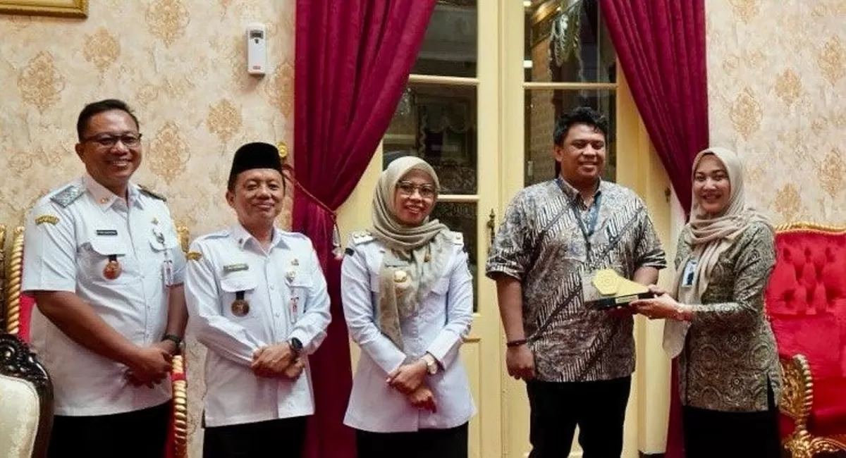 BPD Jateng Cabang Demak menyalurkan CSR Rp1,2 miliar untuk memperkuat JKN melalui UHC, dengan cakupan peserta mencapai 99 persen.