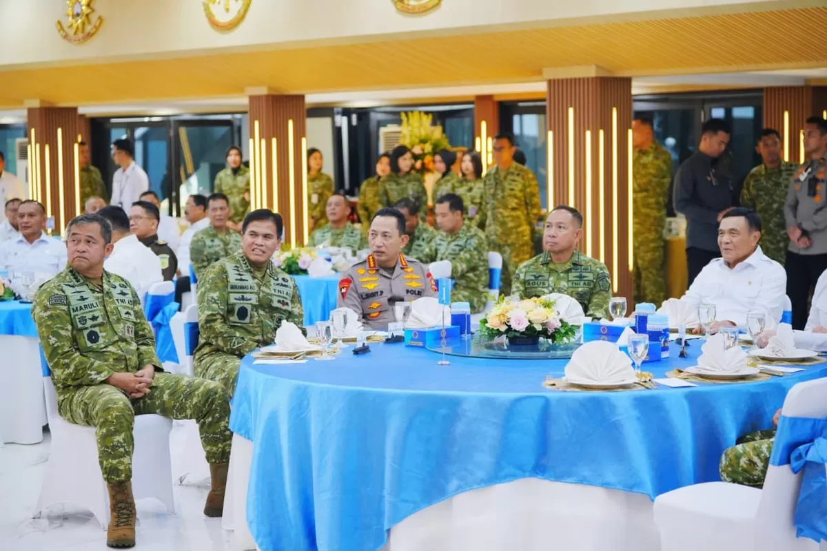 Kapolri Jend Pol Listyo Sigit Prabowo bersama pejabat negarqa di Mabes TNI Angkatan Laut.(Foto/Ist)