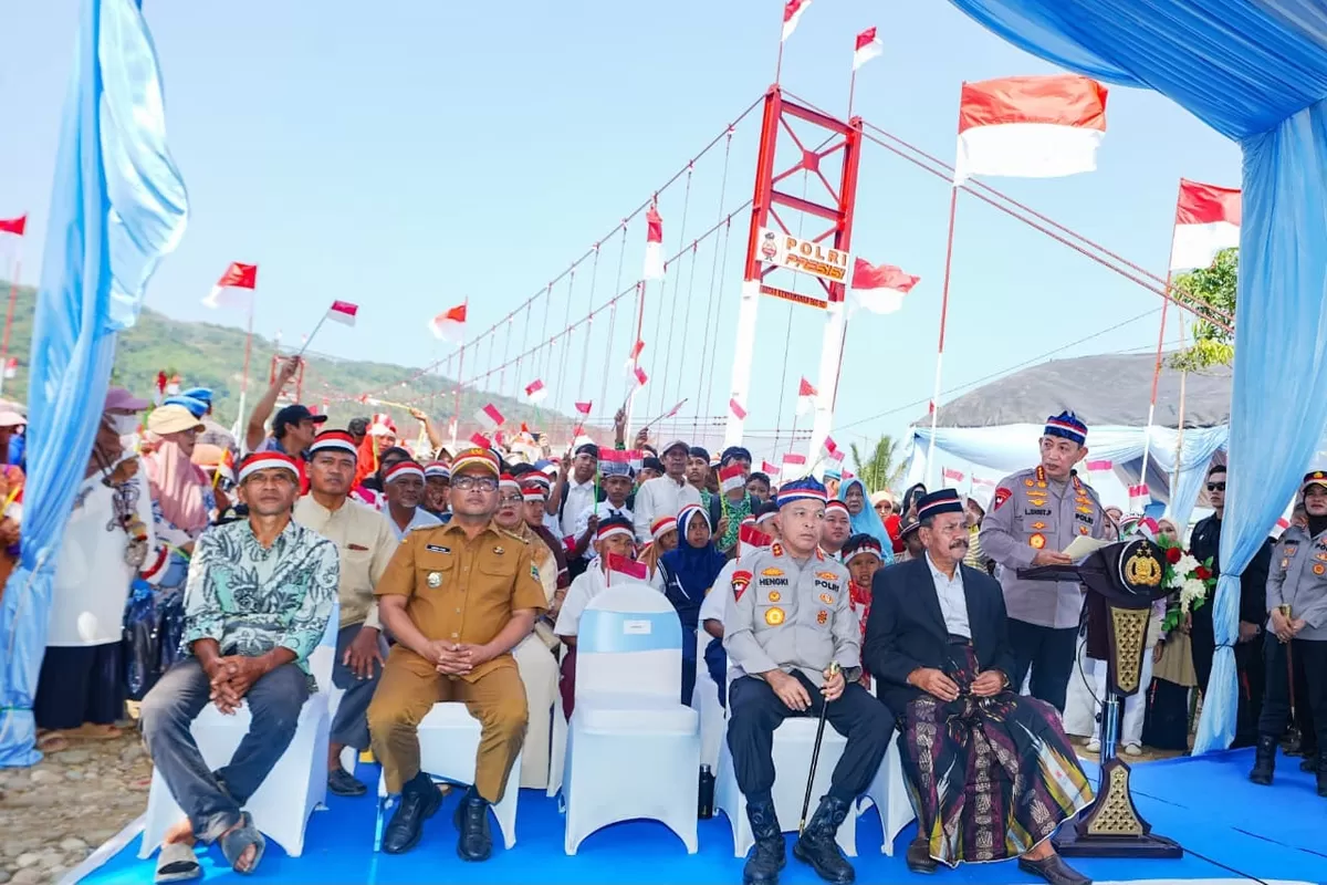 Kapolri menghadiri peresmian jembatan merah putih presisi wujdu sinerfi Polri dan TNI dalam pembangunan. (Foto/Ist(