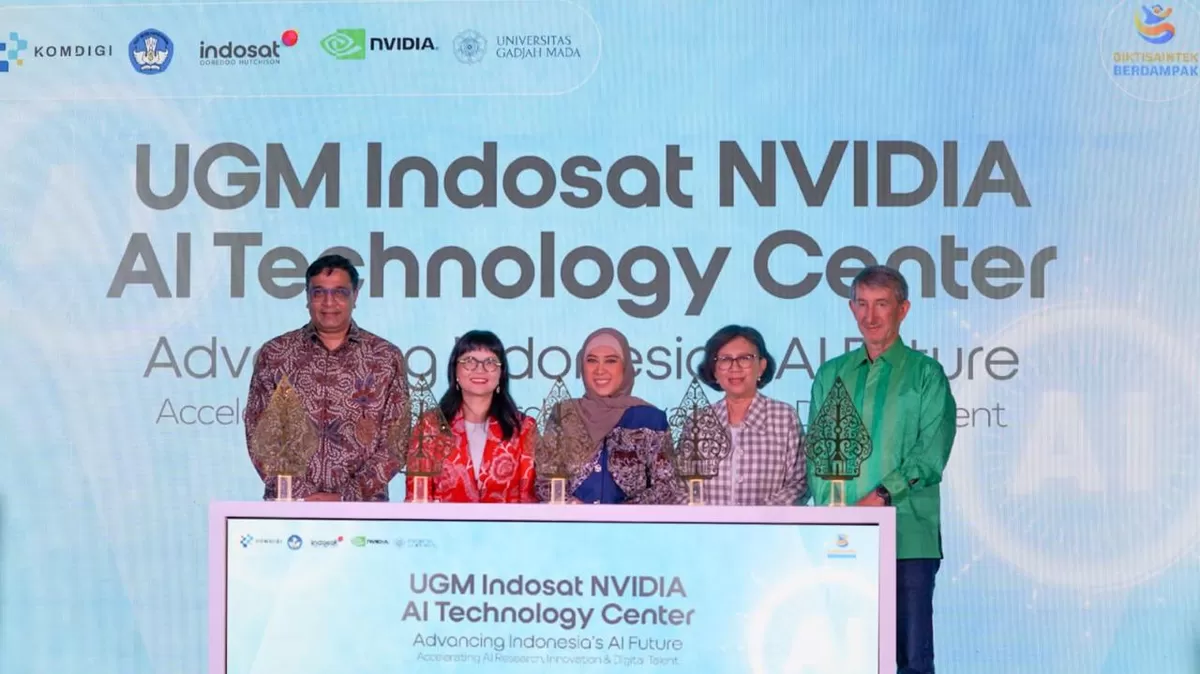 UGM, Indosat, dan NVIDIA meresmikan pusat AI pertama berbasis universitas di Indonesia untuk mendorong riset dan inovasi teknologi.