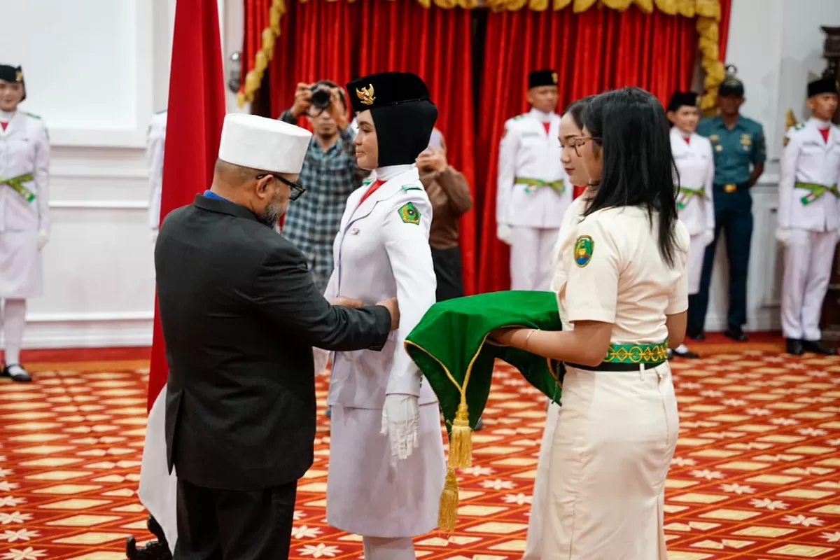 Gubernur Bengkulu, Helni Hasan mengukuhkan Paskibraka Provibsi Bengkulu.(Foto/Ist(
